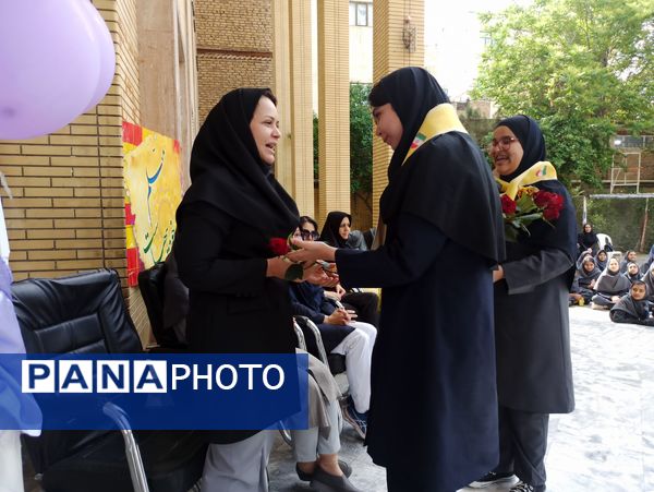 تجلیل از معلم و دختر ایرانی در بهار کرامت 
