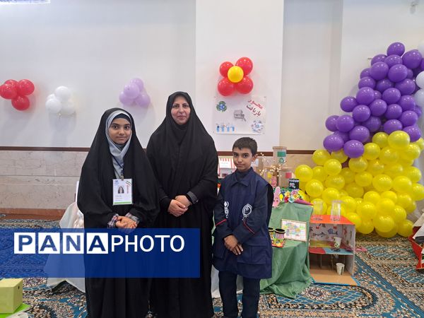  نمایشگاه دست‌سازه‌ها و فعالیت‌های پژوهشی در دبستان شقایق‌ها شهرستان ملارد