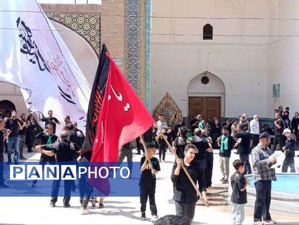 اقامه عزا و نوحه خوانی در صحن آستان مقدس حضرت سلطانعلی(ع) 