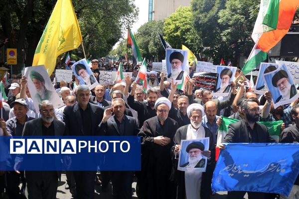 چهلم سردار حاجی‌زاده و فرزندان شهدا در منطقه ۱۷