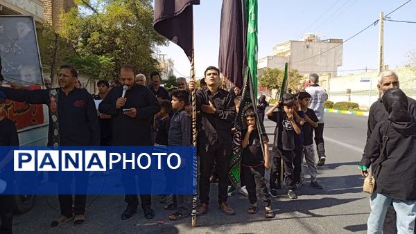 حرکت عشاق اهل بیت از موکب علی اصغری فدافن درآغازین لحظات اربعین حسینی