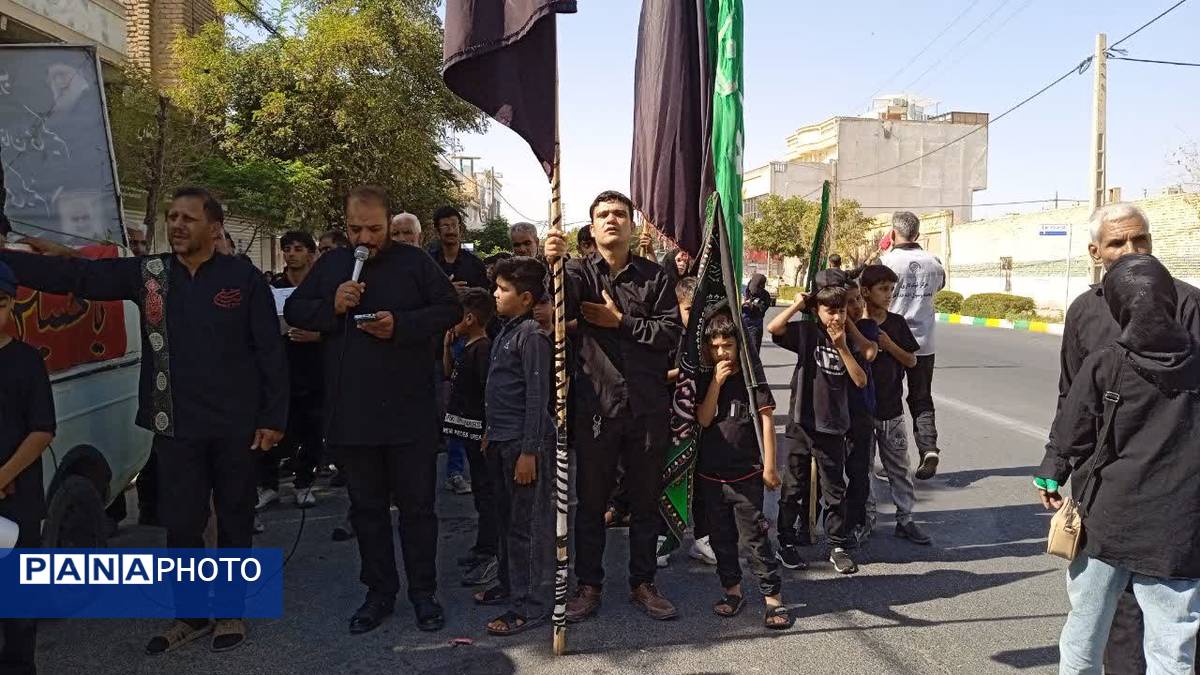 حرکت عشاق اهل بیت از موکب علی اصغری فدافن درآغازین لحظات اربعین حسینی
