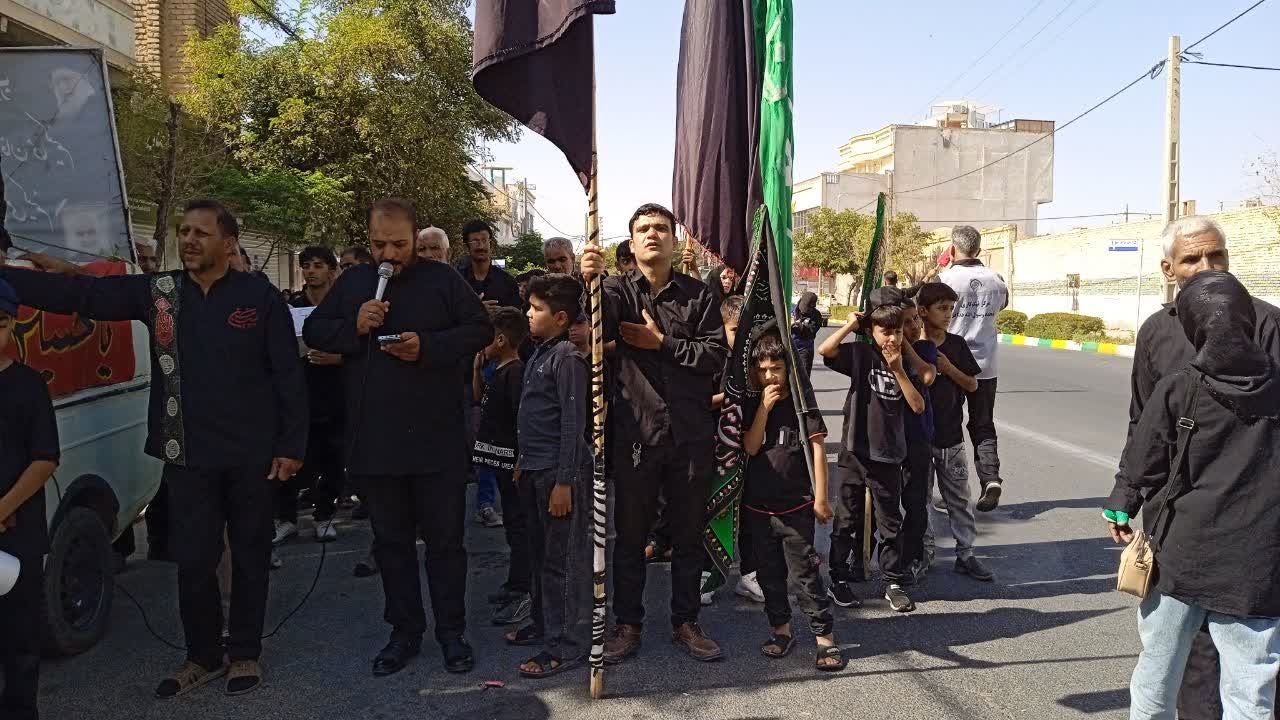 حرکت عشاق اهل بیت از موکب علی اصغری فدافن درآغازین لحظات اربعین حسینی