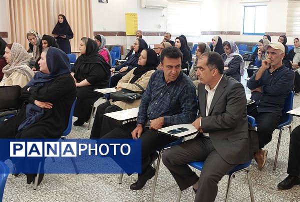 انتخابات انجمن اولیا و مربیان در دبیرستان فرزانگان قائمشهر
