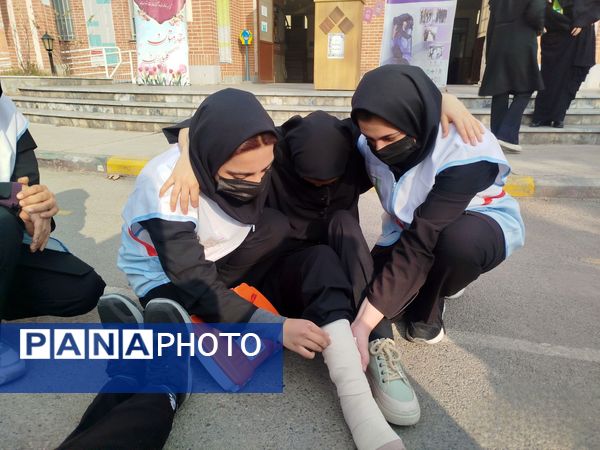 مانور سراسری زلزله در دبیرستان اعطایی ناحیه ۳ مشهد