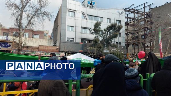 جشن پیروزی انقلاب در خیابان‌های تهران