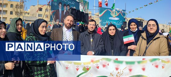 مردم غیور ملارد با حضور پرشور خود در راهپیمایی ۲۲ بهمن، ثابت کردند که همچنان پای انقلاب اسلامی ایستاده‌اند.