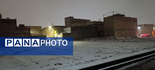 گذری بر دقایق اول بارش برف پاییزی در نیشابور 