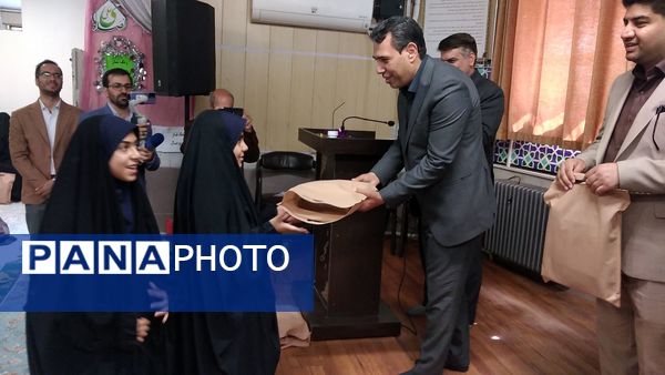 آیین نواخته شدن زنگ نماز در دبیرستان نجمه