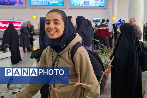 استقبال از زائران حرم امام رئوف در فرودگاه شیراز