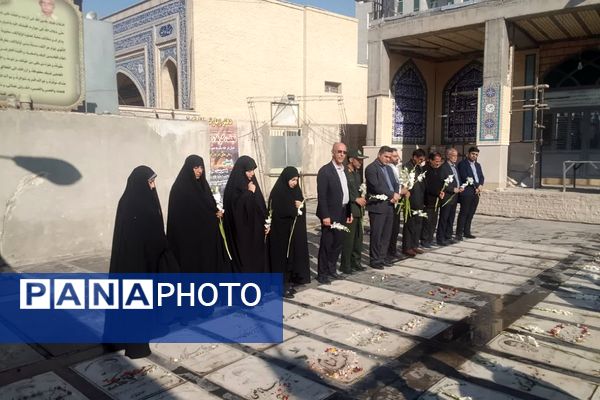 تجدید پیمان فرهنگیان ورامینی با آرمان‌های شهدا در هفته بسیج