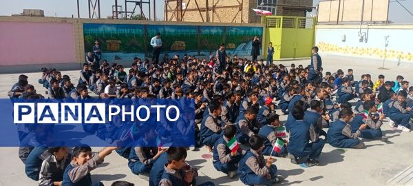 مراسم ویژه  هفته نیروی انتظامی در آموزشگاه پویندگان فرهنگ خلیل آباد