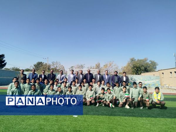 افتتاح چمن مصنوعی دبیرستان نمونه دولتی دانش کاشمر 