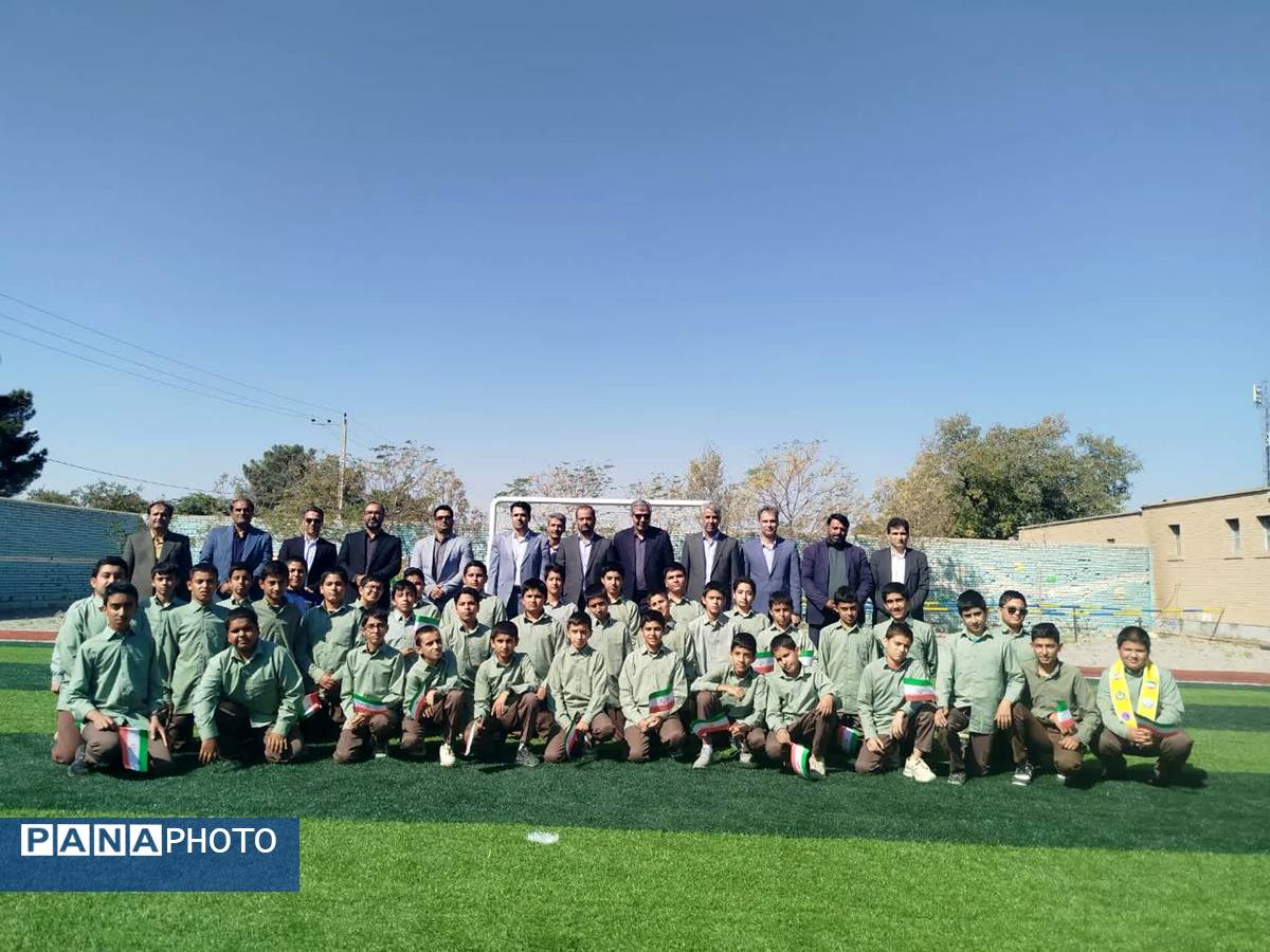 افتتاح چمن مصنوعی دبیرستان نمونه دولتی دانش کاشمر 