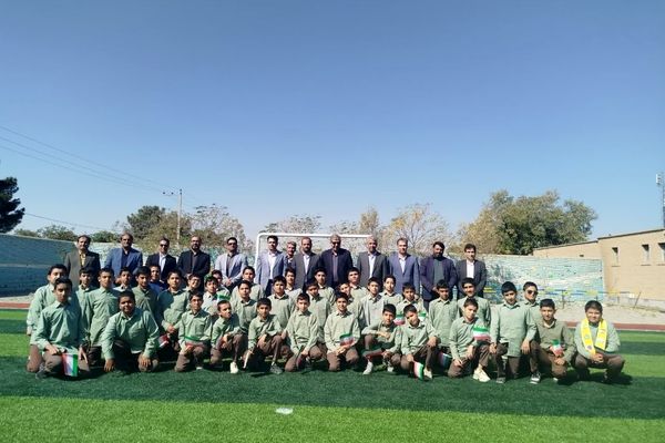 افتتاح چمن مصنوعی دبیرستان نمونه دولتی دانش کاشمر 