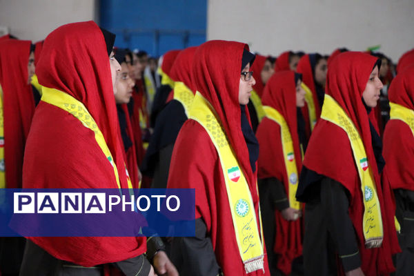 ثبت اثر انگشت هزار دانش‌آموز یزدی پای پرچم ایران
