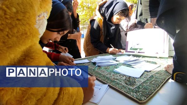 انتخابات شورای دانش آموزی در دبیرستان کوثر فرهنگیان 