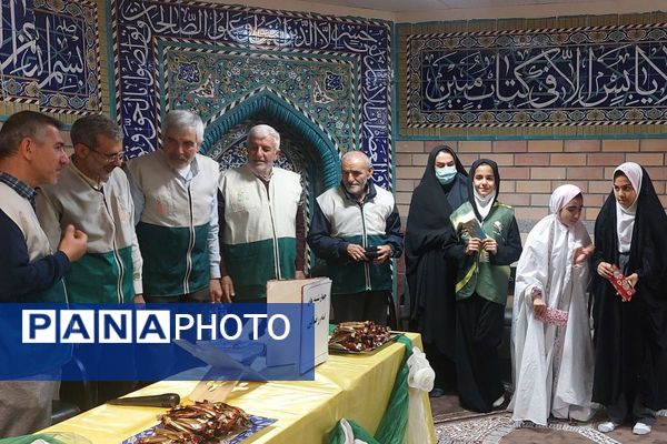 استقبال پرشور دانش‌آموزان دبستان صدیقه کبری(س)از خادمان رضوی در "چهارشنبه‌های امام رضایی"