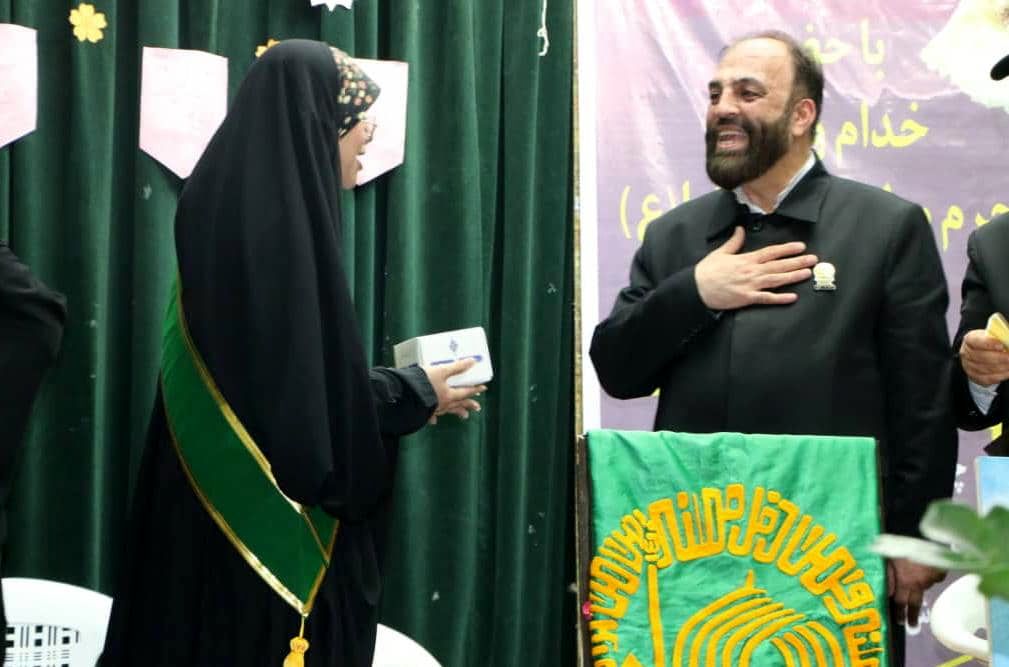 خبرنگار پانای بندرخمیر مفتخر به دریافت حمایل خادمی حرم رضوی شد