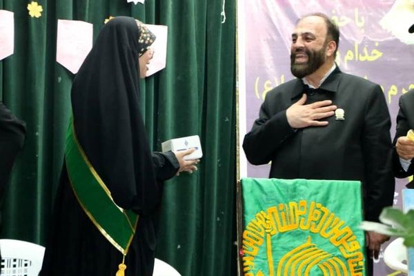 خبرنگار پانای بندرخمیر مفتخر به دریافت حمایل خادمی حرم رضوی شد