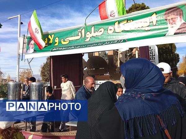 غبارروبی و عطرافشانی گلزار مطهر شهدا در نیشابور 