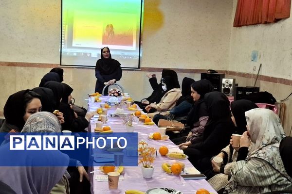 جلسه شورای دبیران در مدرسه جوادالائمه بهارستان ۲