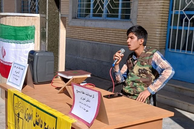 صبحگاه متفاوت در دبیرستان شهدا سورشجان