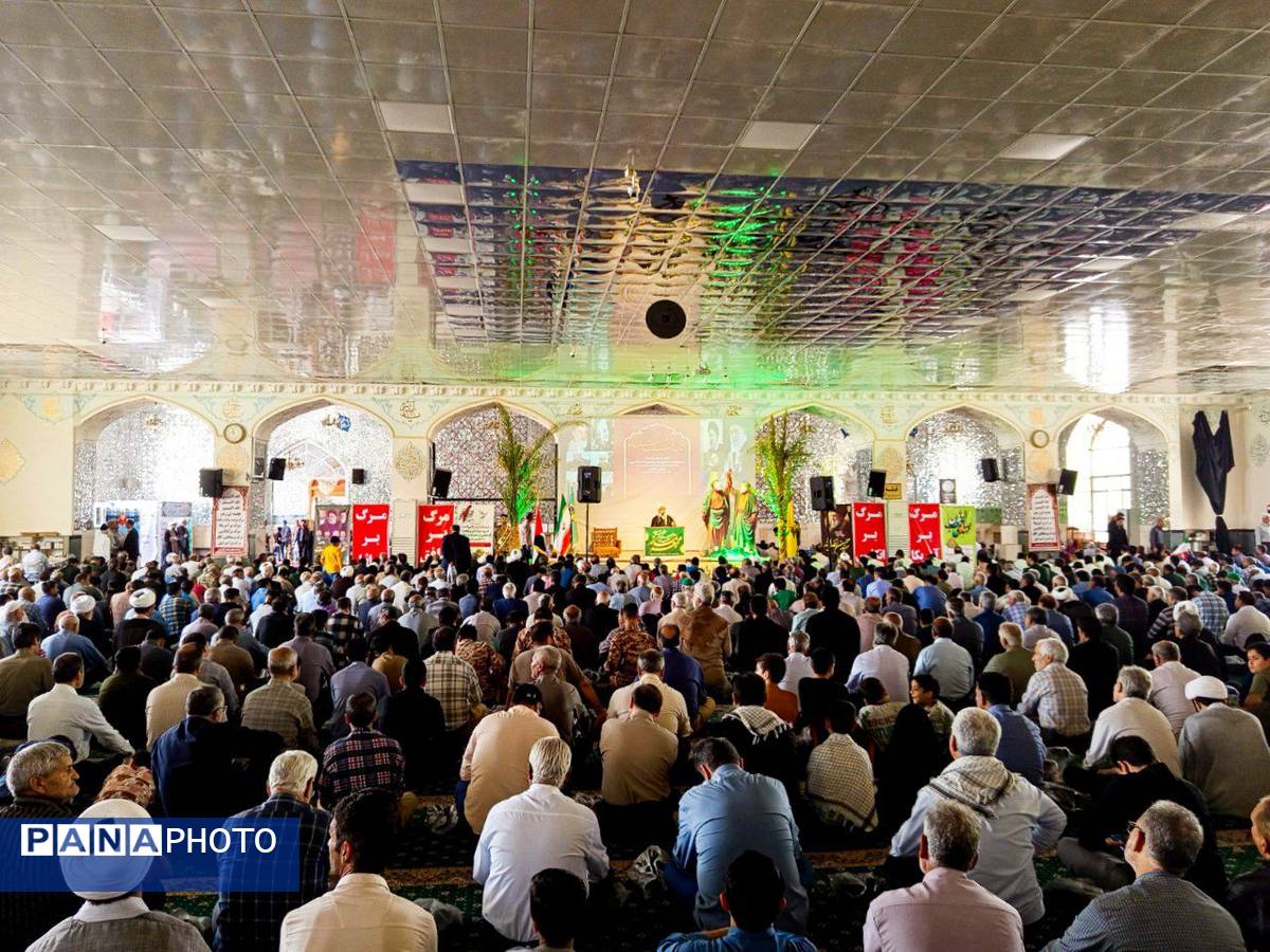 نماز جمعه ای با رنگ خون شهید در کاشمر