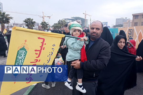 شادپیمایی مردم قم در جشن نیمه شعبان