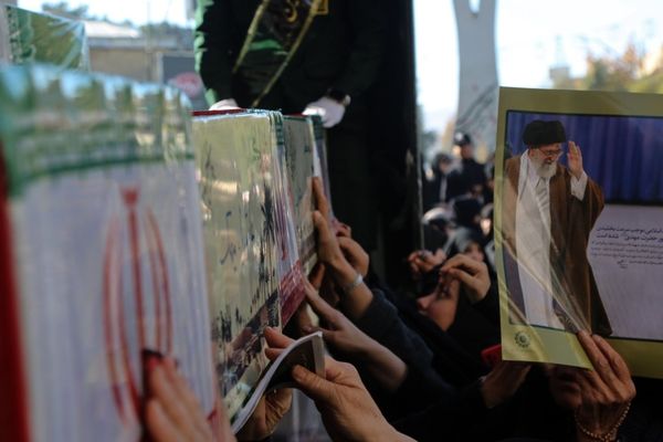 مراسم تشییع پیکرهای ۷ شهید گمنام در کرمانشاه