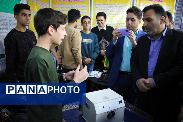 آغاز به‌کار نمایشگاه نوآوری و فناوری کاشان با ارائه دستاوردهای دانش‌آموزی