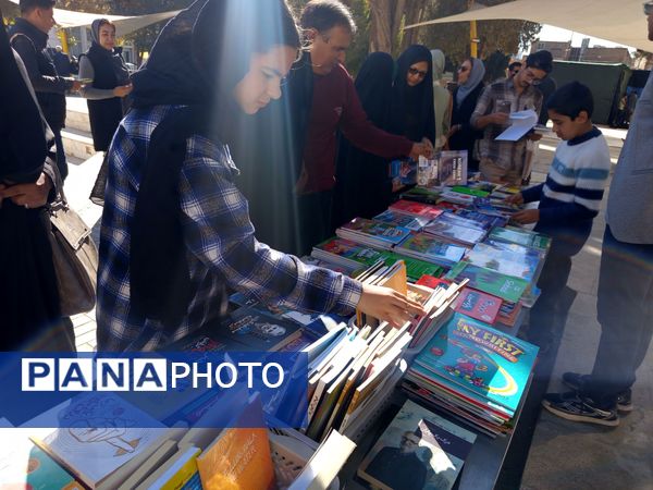 جمعه بازار کتاب در کاشمر