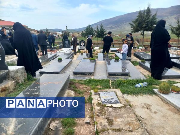 سنت حضور در آرامگاه اموات در روز عید فطر در کیاسر 
