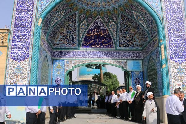 مراسم زیر سایه خورشید و غباروبی ضریح مطهر بی بی سکینه خاتون(س) در بخش صفادشت ملارد