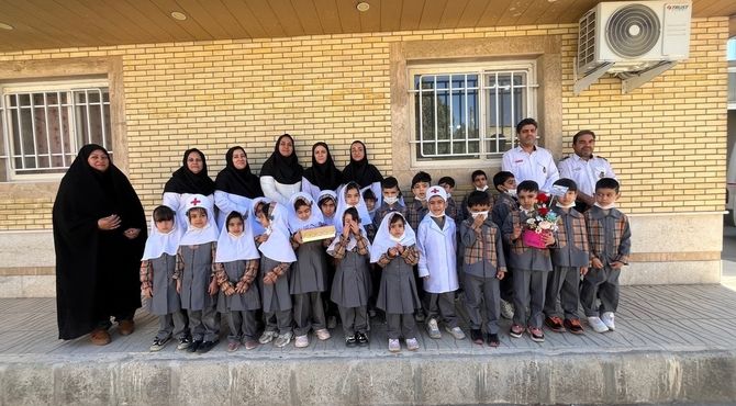 تبریک روز پرستار توسط نوآموزان کودکستان باغ پروانه‌های سورمق