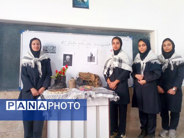 کلاس آمادگی و دفاعی با رنگ و بوی شهدا در دبیرستان فاطمیه