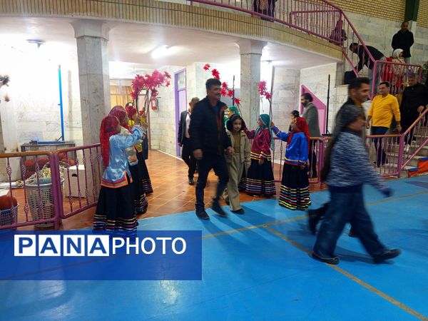 دانش آموزان مدرسه سمیه ساعاتی شاد در کنار پدرانشان گذراندند