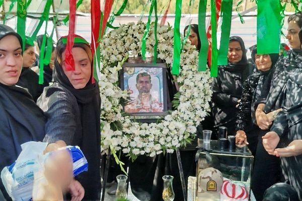 مراسم باشکوه چهلمین روز شهادت شهید مرزبان «علی بداق» با حضور گسترده مردم در خرم‌آباد لرستان برگزار شد