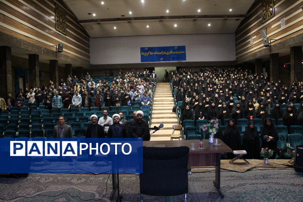 مراسم تقدیر از نخبه قرآنی دانشگاه فرهنگیان یزد 