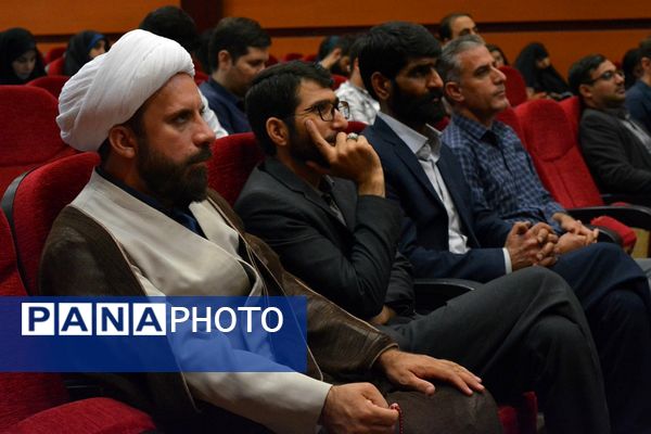 نشست هم‌اندیشی معاونین پرورشی، روحانیون امین و ائمه جماعات در بهارستان‌دو