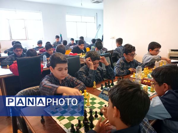 رقابت اندیشه‌ها در پیشوا؛ برگزاری مسابقات شطرنج دانش‌آموزی با حضور مسئولان