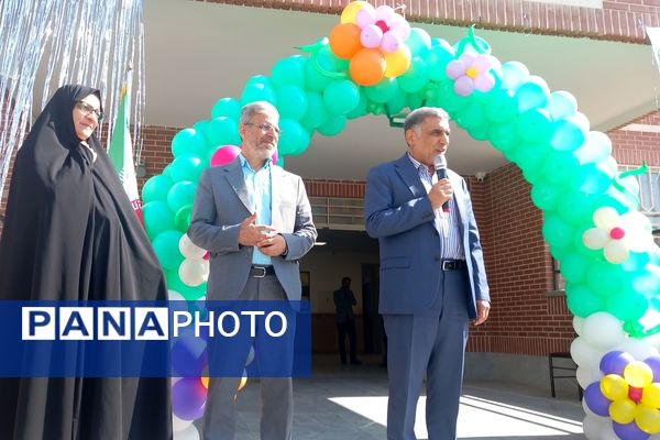 برگزاری جشن شکوفه ها در دبستان حاج تقی احدیان ناحیه ۶ مشهد