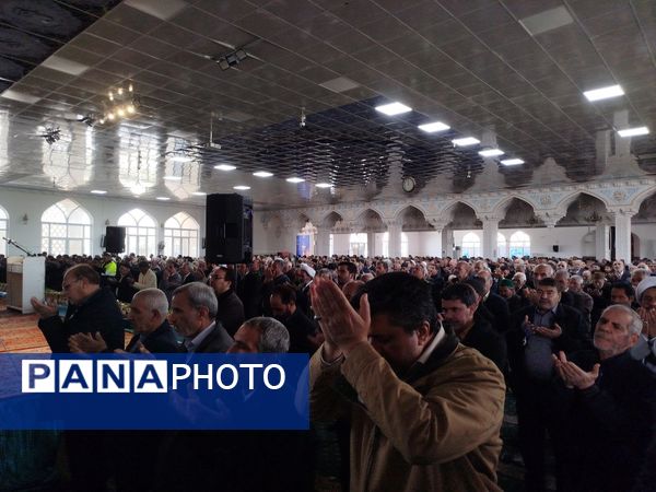 نماز جمعه شهرستان کاشمر با حضور پر رنگ مردم ترشیز کهن برگزار شد 