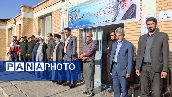 زنگ آغاز هفته پدافند غیرعامل در هنرستان آیتالله خامنهای