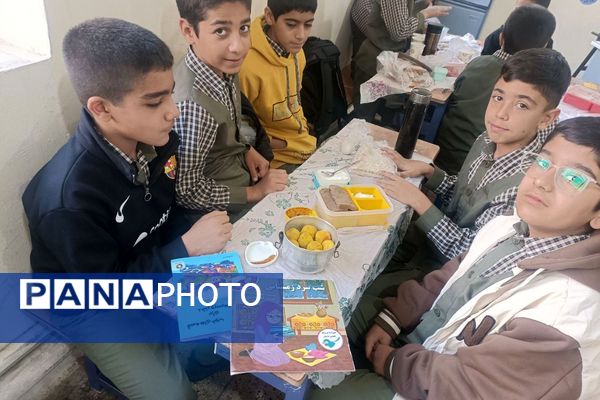 انس باکتاب و کتاب‌خوانی مدرسه باقرالعلوم شهرستان فیروزکوه