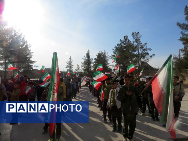 قاب پانا خاتم از شادی و نشاط دانش‌آموزان 