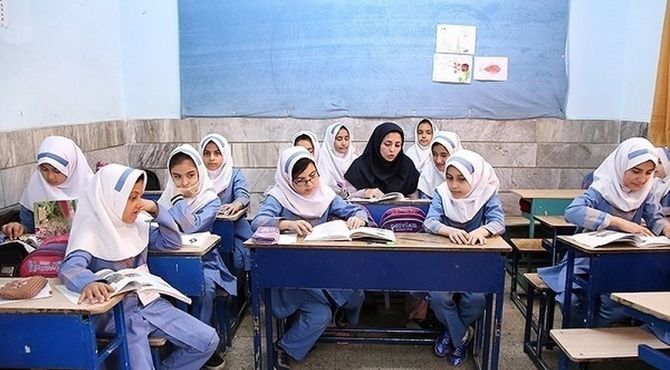 جای آموزش‌های حقوقی در مدارس خالی است