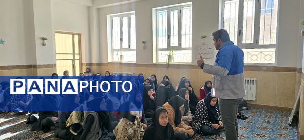 تمرین آمادگی دانش‌آموزان بافق در مانور سراسری زلزله و ایمنی