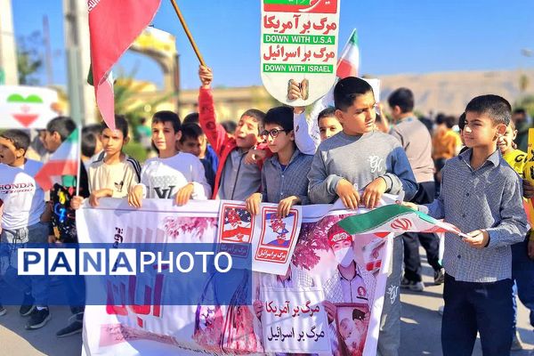 حضور پرشور دانش‌آموزان و فرهنگیان در راهپیمایی روز دانش‌ آموز در باشت 