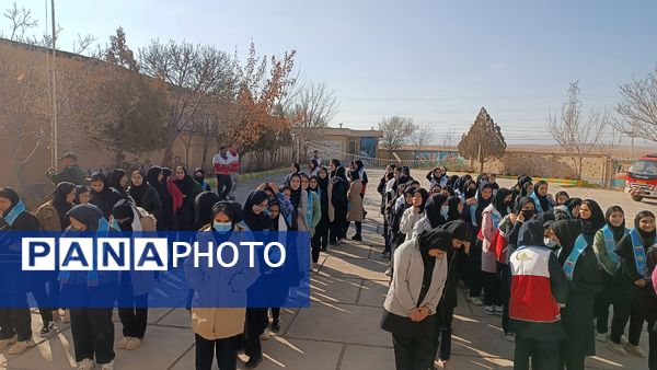 نواختن زنگ زلزله در دبیرستان کوشش شهرستان فاروج 